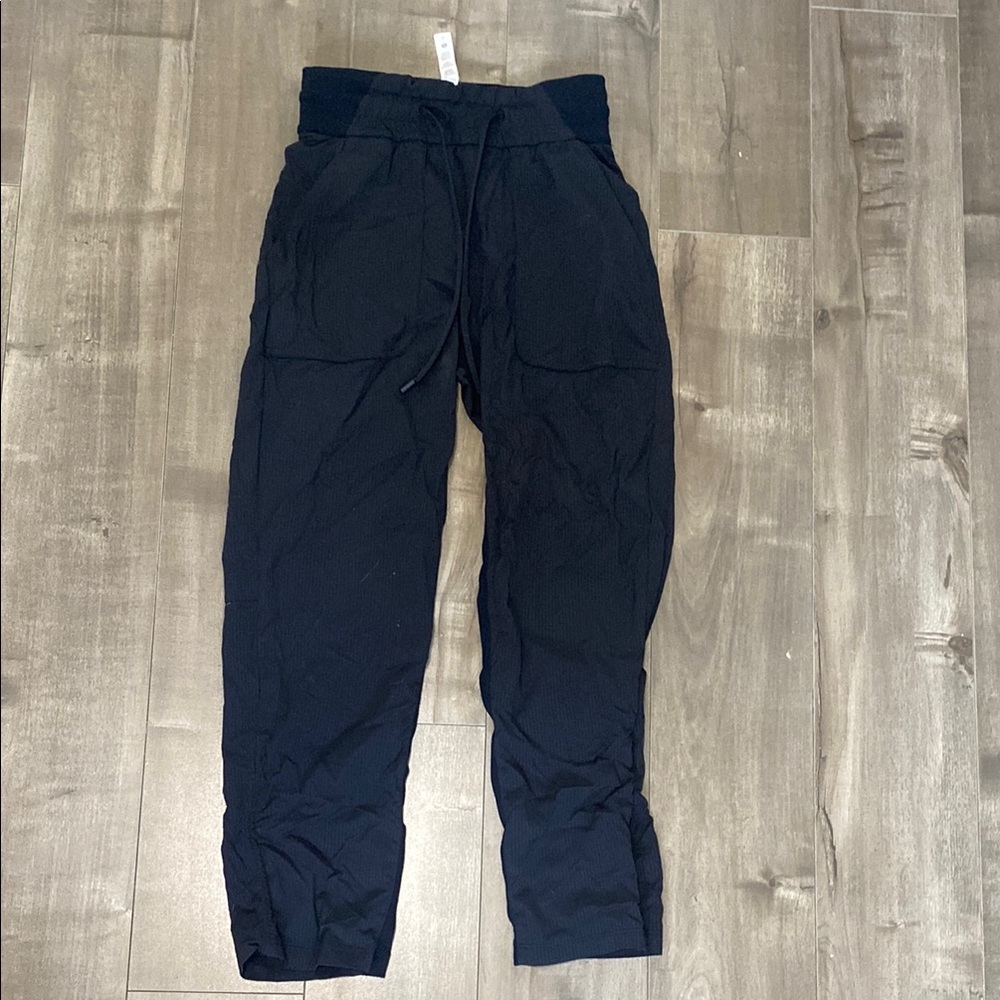Lululemon size 0 dance studio cropped pants